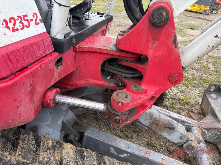 2019-takeuchi-tb235-2-image-12