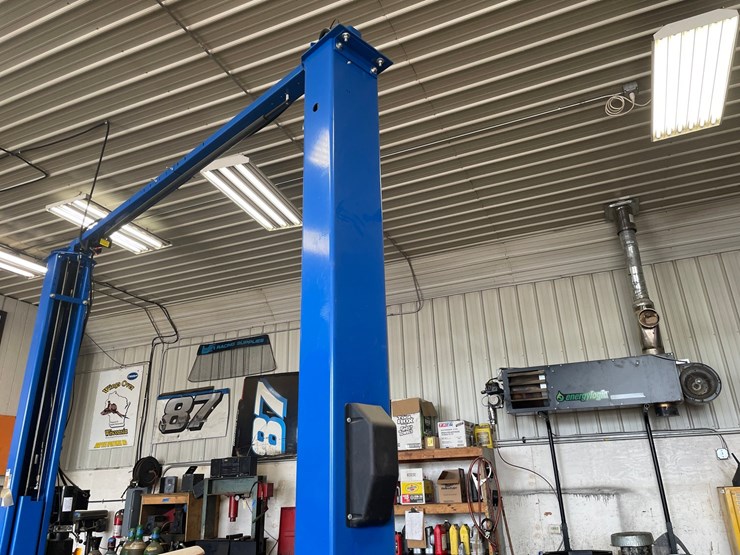 #7323-•-forward-f10-2-post-lift-image-9