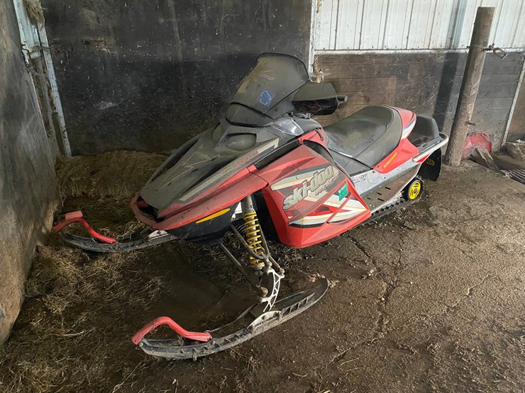 #3552-•-2005-ski-doo-mxz-500ss-snowmobile-(no-registration-card)-image-1