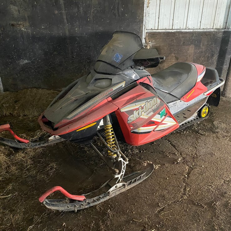 #3552 • 2005 Ski-Doo MXZ 500SS Snowmobile (No Registration Card)
