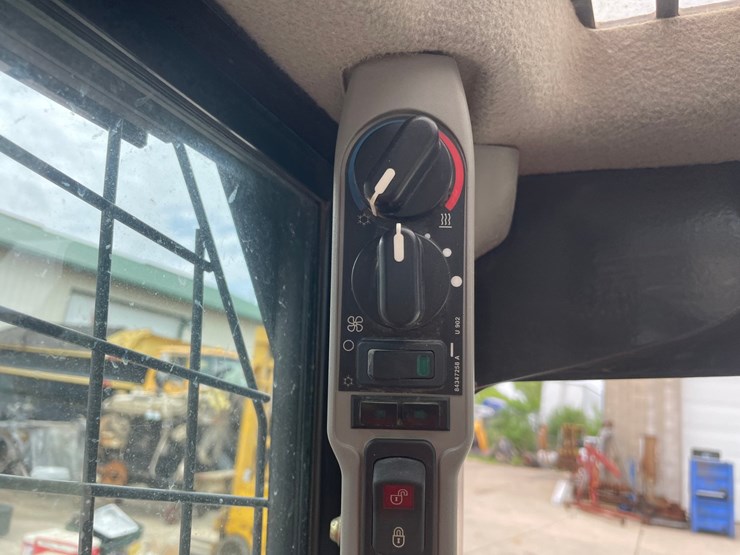 2019-new-holland-c232-image-29