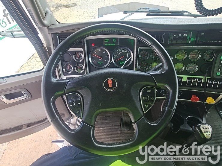 2020-kenworth-t800-image-31