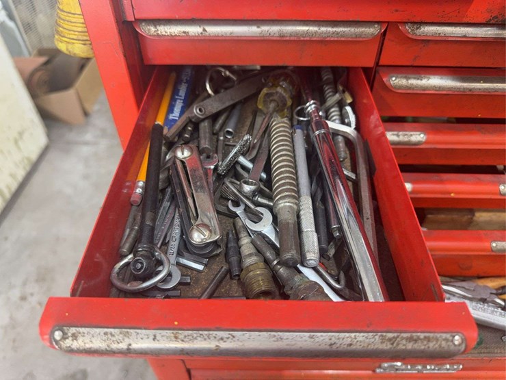 snap-on-tool-cabinet-with-assorted-tools-image-6