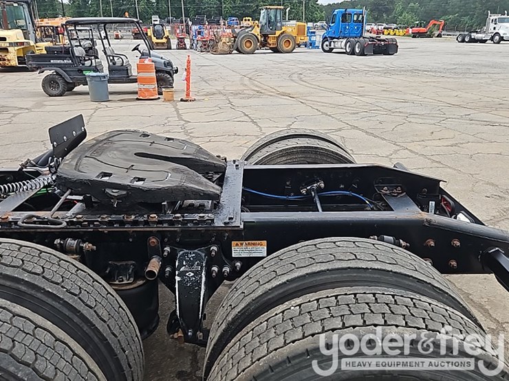 2019-freightliner-cascadia-116-image-18