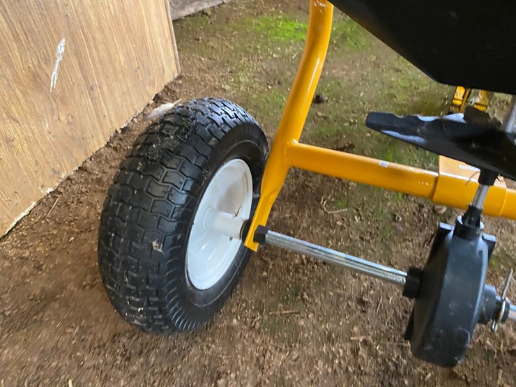 #3592-•-yardworks-pull-behind-feed-spreader-image-6