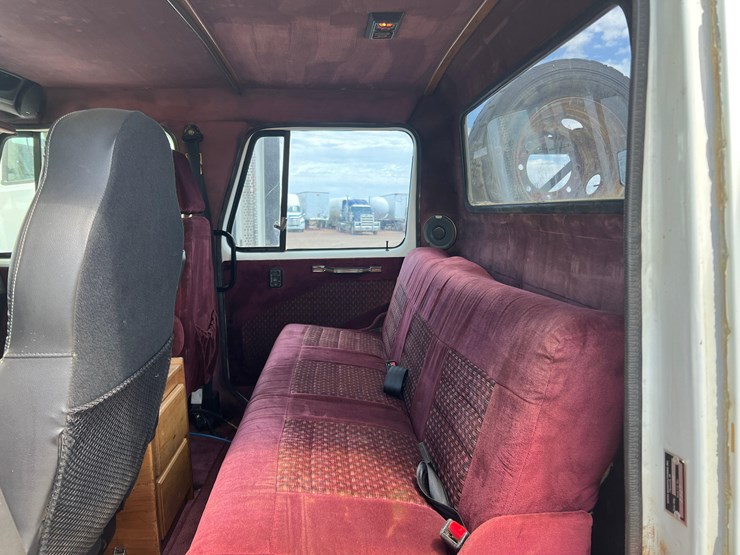 1998-international-4700-image-9