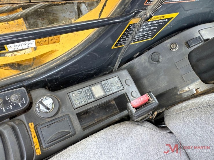 2004-deere-450c-lc-image-28