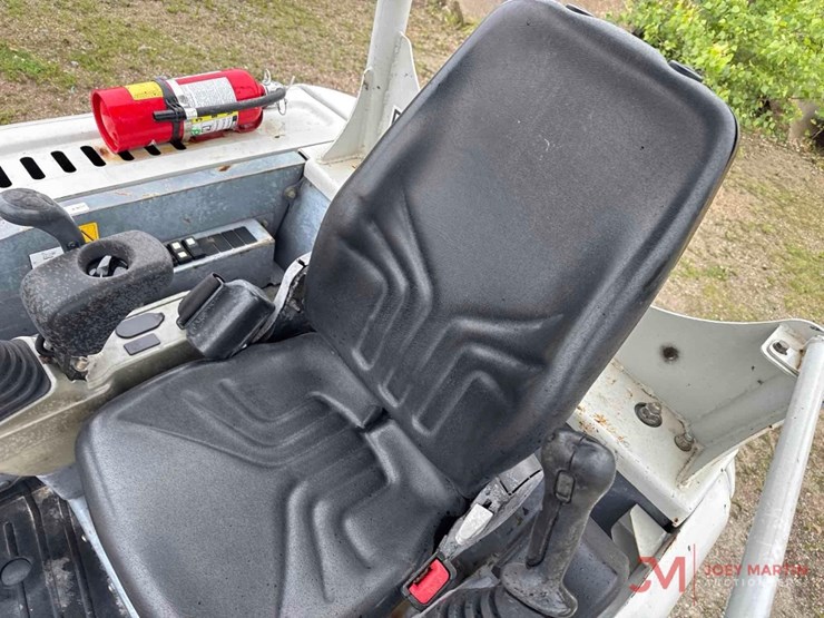 2019-takeuchi-tb235-2-image-26