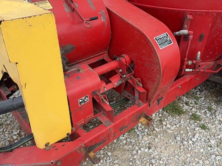 new-holland-358-image-4