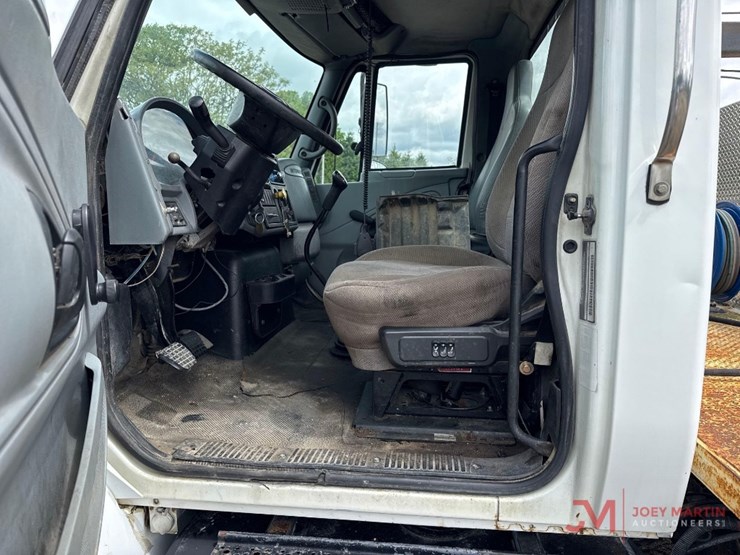 2004-international-durastar-4300-image-39