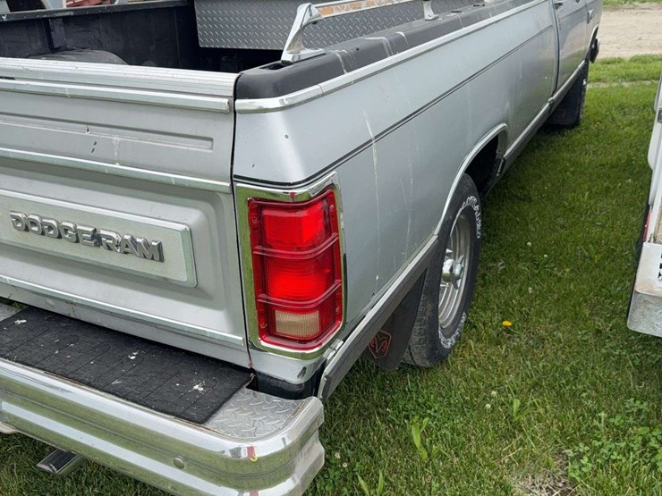 1988-dodge-d150-image-4