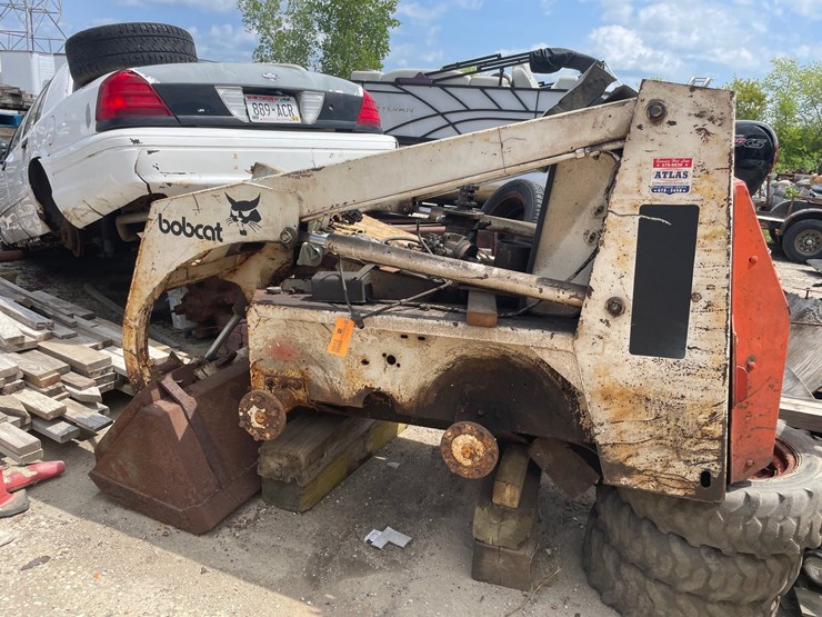 #6012-•-bobcat-skidsteer-body-image-2