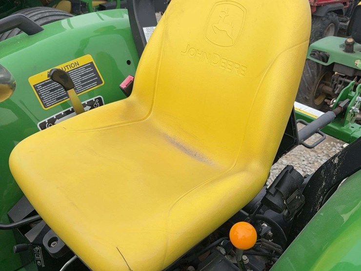 2015-john-deere-4105-image-17
