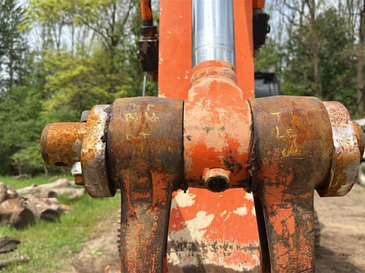 2012-hitachi-zx160-image-18