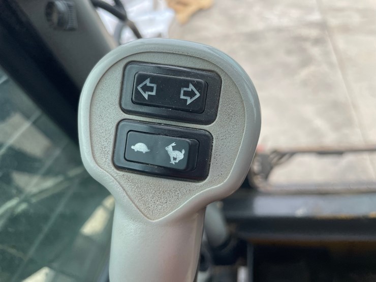 2019-new-holland-c232-image-36