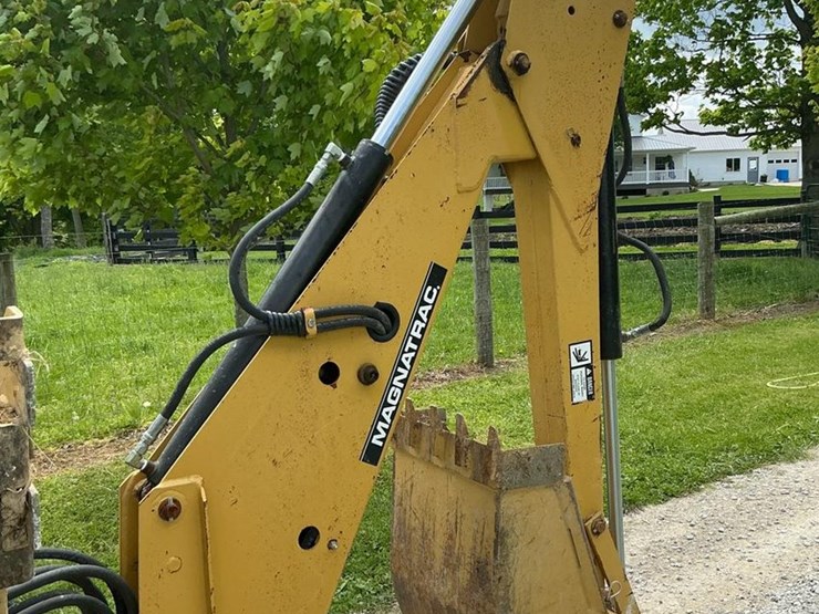 #121-•-2014-magnatrac-mh-7000-crawler-loader-image-52