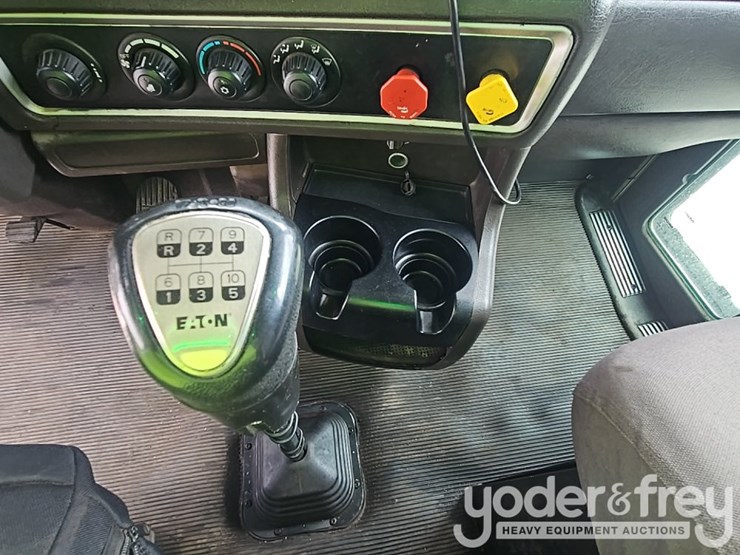 2020-kenworth-t800-image-33