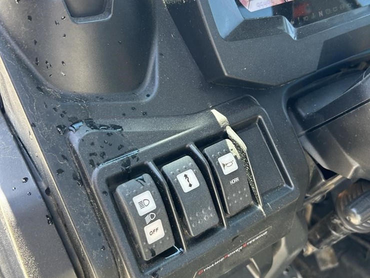 2021-can-am-defender-limited-cab-hd10-image-24
