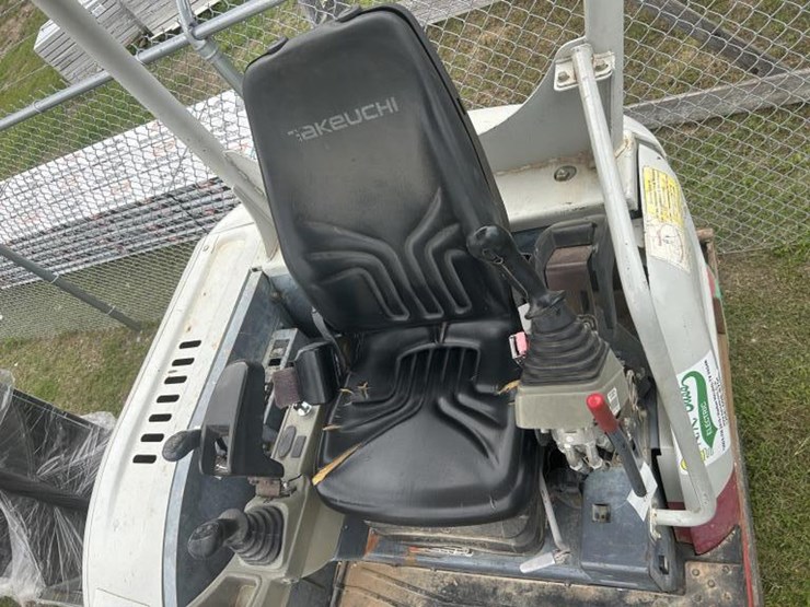 takeuchi-tb230-image-10