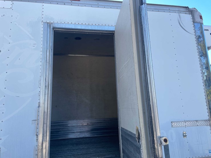 #4198-•-2005-sterling-box-truck-image-110