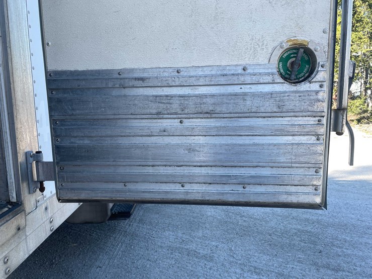 #4198-•-2005-sterling-box-truck-image-112