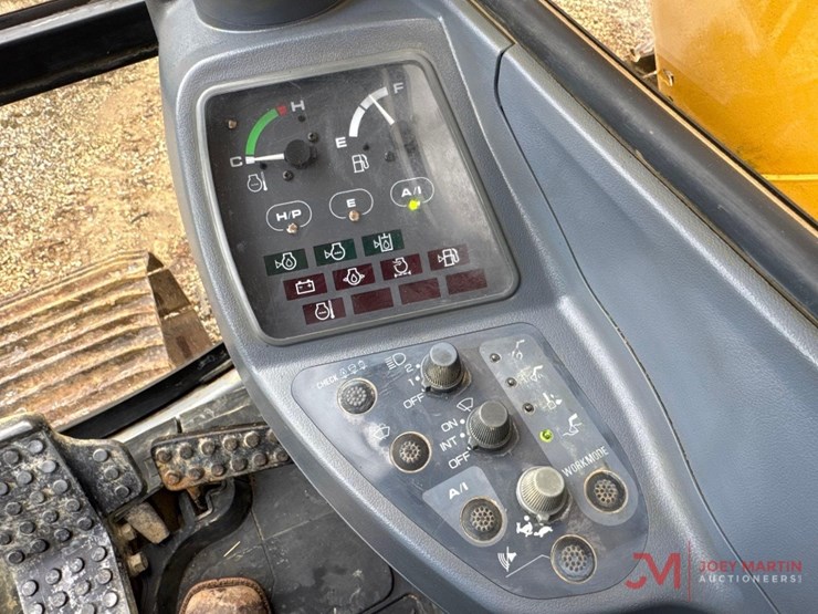 2001-deere-450-lc-image-34