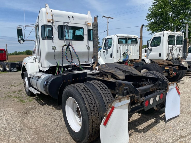 2014-kenworth-t400-single-axle-day-cab-semi-tractor-image-8