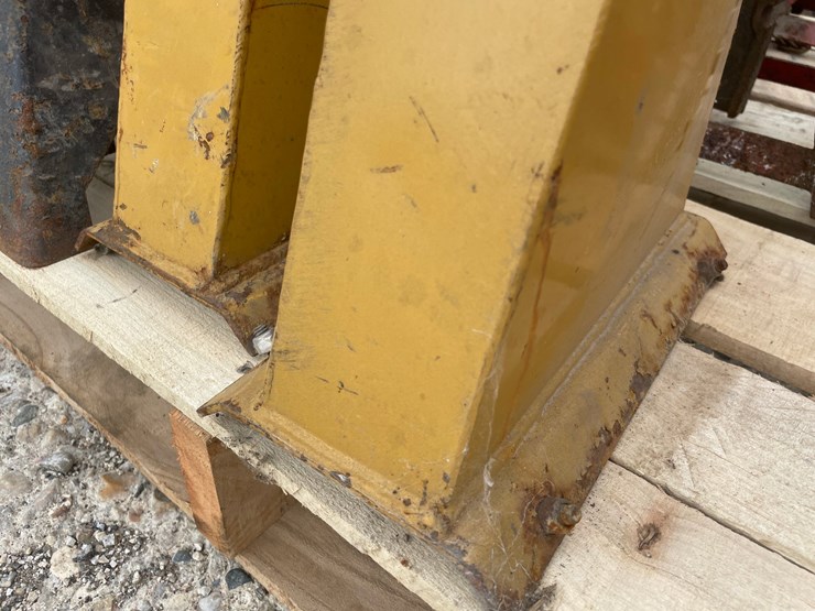 #6040-•-pair-of-dump-truck-hoist-jacks-image-2