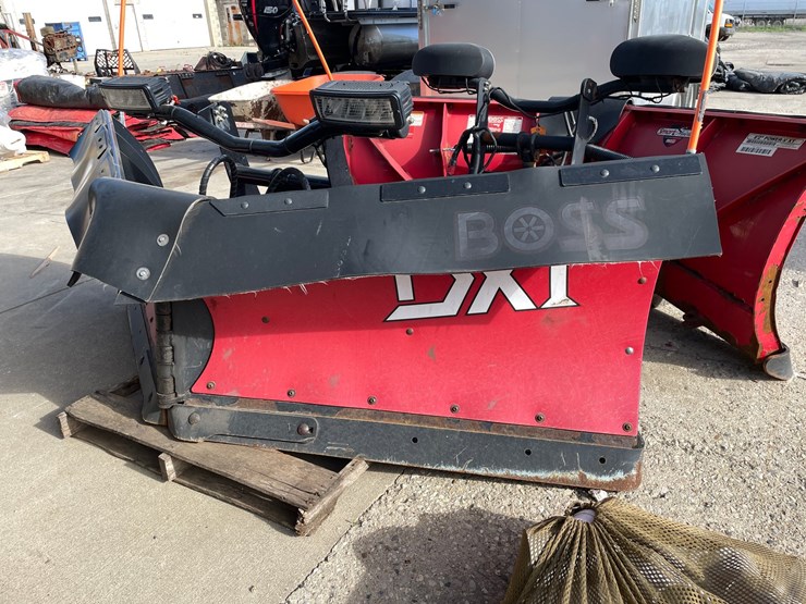 #6007-•-boss-9'-2"-poly-v-dxt-snow-plow-image-1