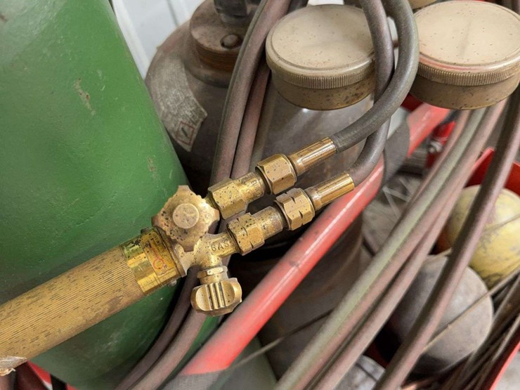 welding-cart-with-oxygen-and-fuel-gas-cylinders-image-7