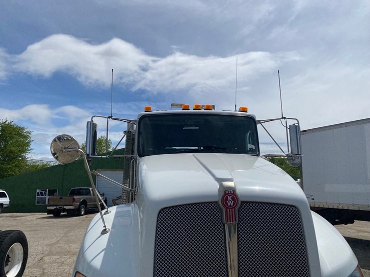 2014-kenworth-t400-single-axle-day-cab-semi-tractor-image-3