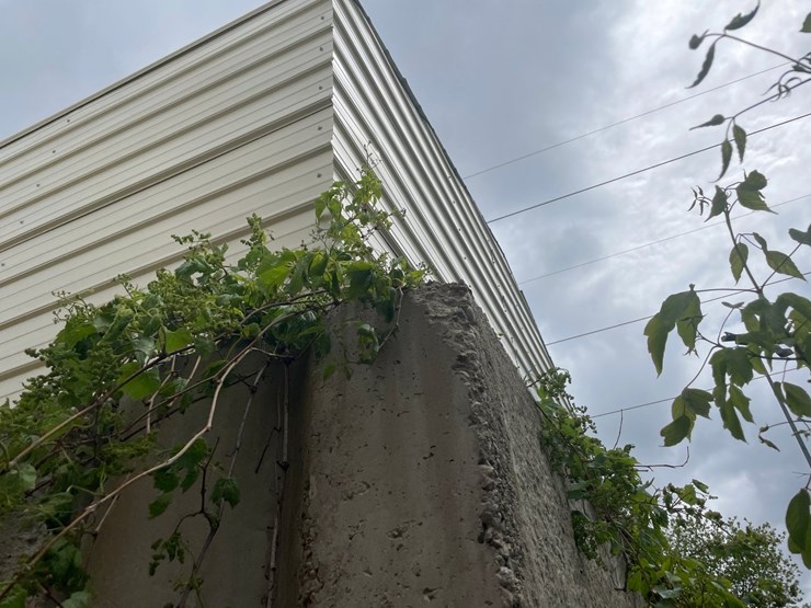 #6002-•-concrete-block-and-metal-salt-cover-structure-image-14
