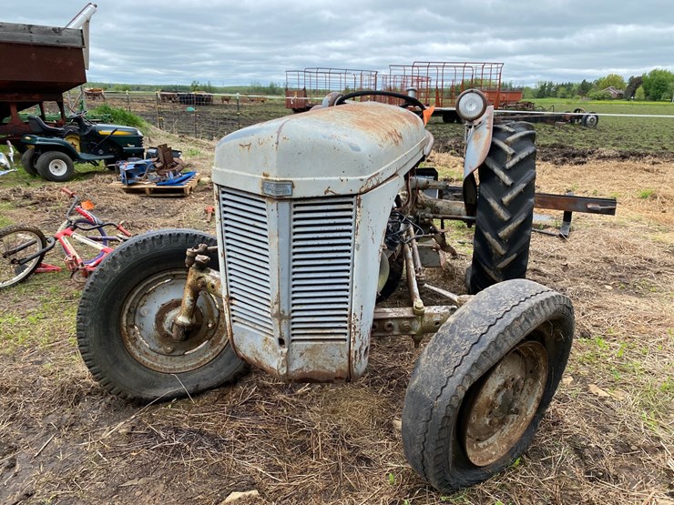 #3503-•-ferguson-wide-front-tractor-image-2