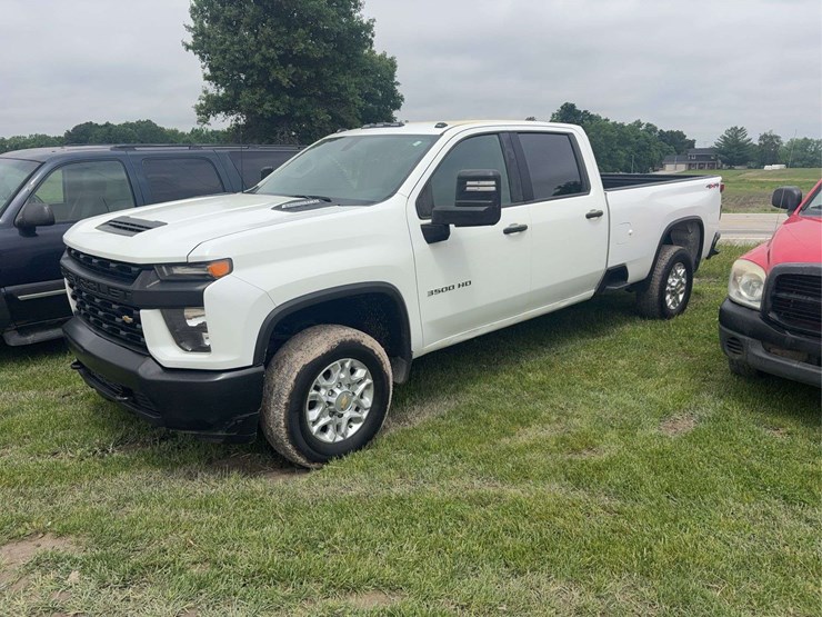 2022-chevrolet-3500-image-1