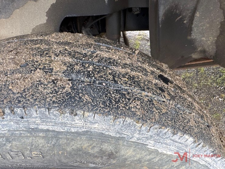 2003-gmc-c5500-service-truck-image-8