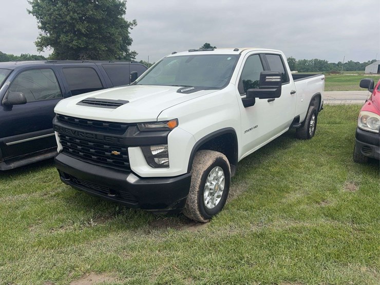2022-chevrolet-3500-image-3