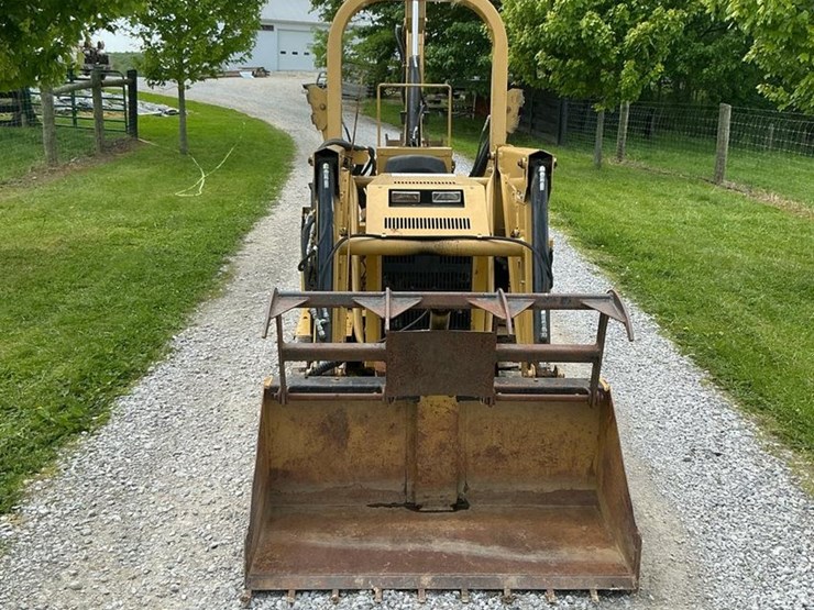 #121-•-2014-magnatrac-mh-7000-crawler-loader-image-8