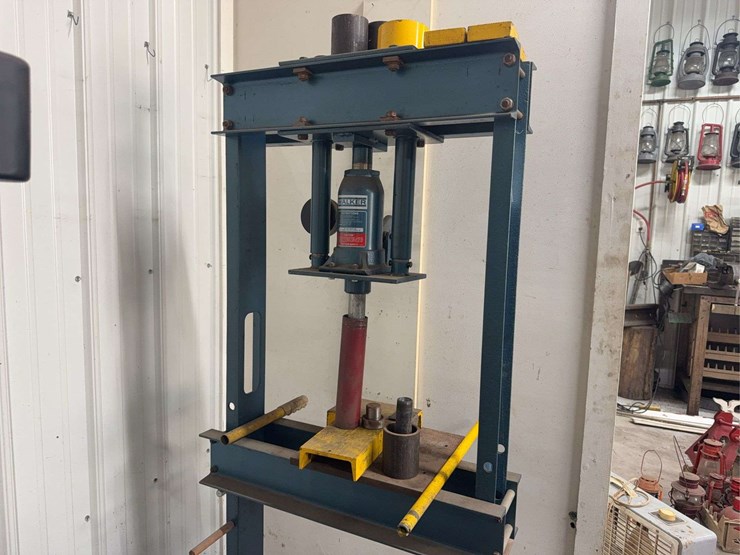 walker-93230-&-93616-15-ton-hydraulic-shop-press-image-1