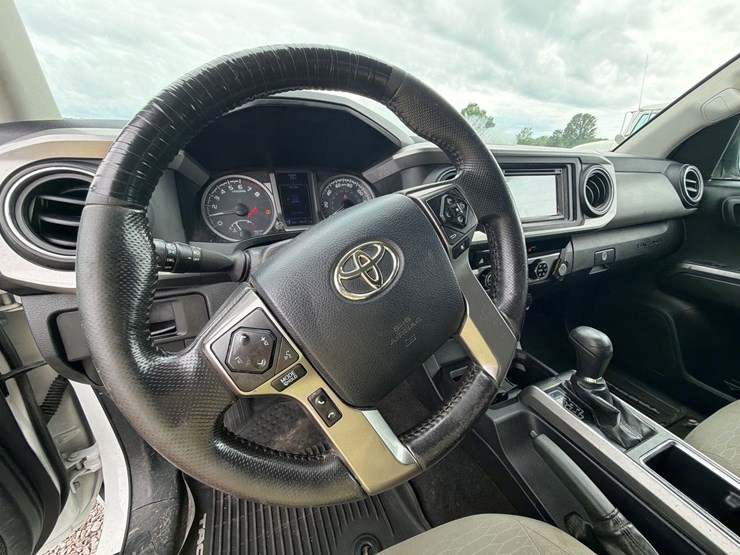2017-toyota-tacoma-image-15