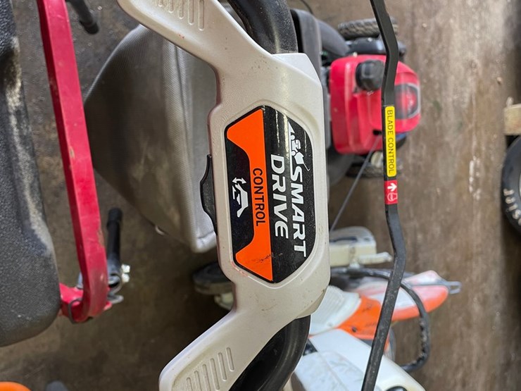 #7326-•-honda-hrn-216-push-mower-image-6