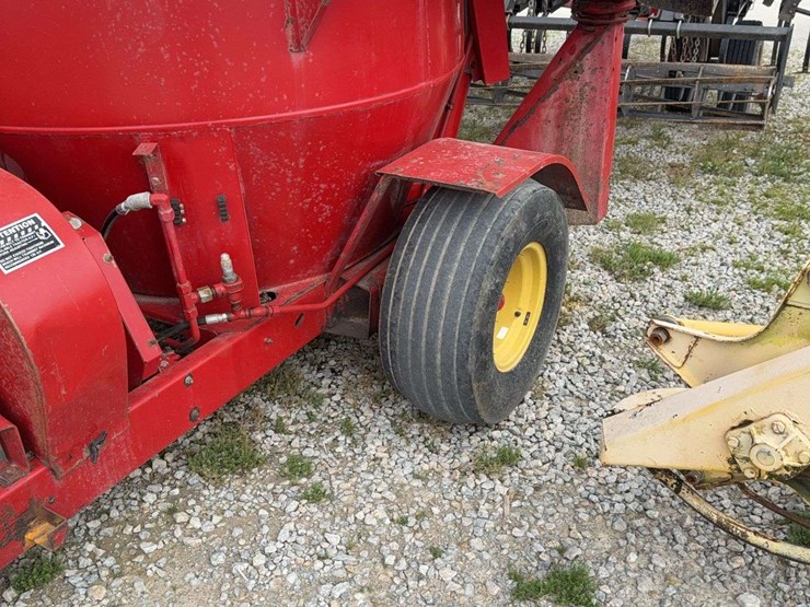 new-holland-358-image-5
