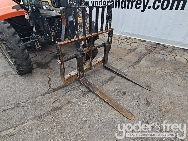 2016-jlg-642-image-11