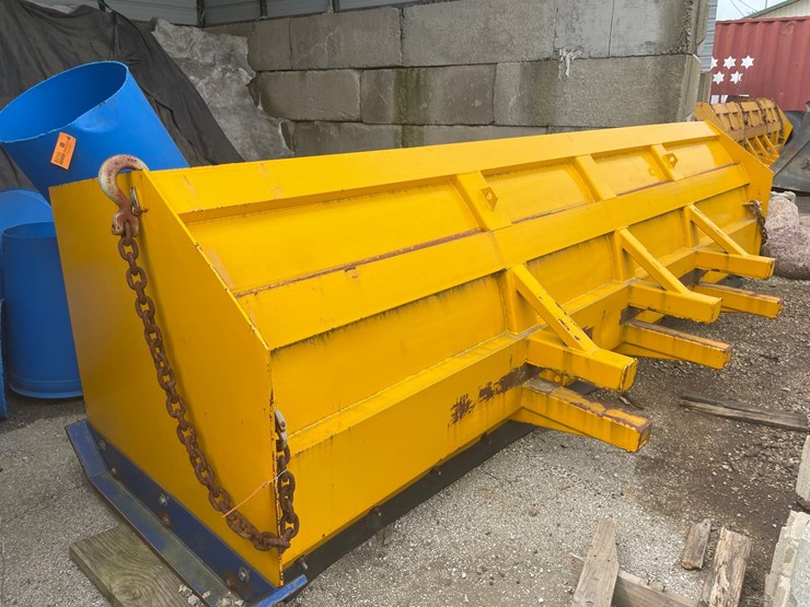 #6001-•-loader-snow-pusher-image-2
