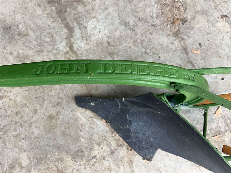 john-deere-right-hand-walking-plow-image-9