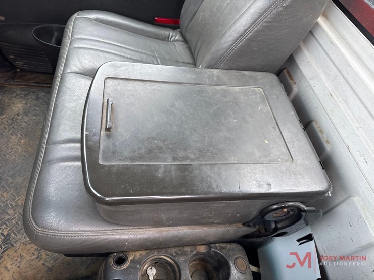 2003-gmc-c5500-service-truck-image-34