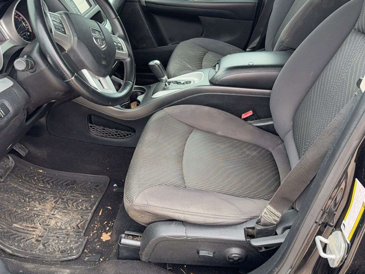 2012-dodge-journey-sxt-image-8