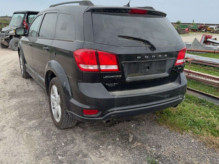 2012-dodge-journey-sxt-image-3