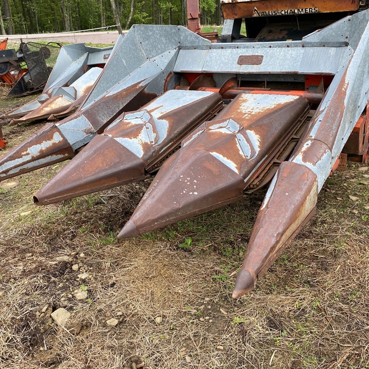 #3518 • Allis Chalmers FL330 Corn Head