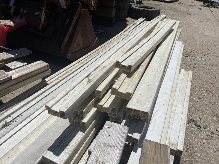#6078-•-stack-of-plastic-form-boards-image-5