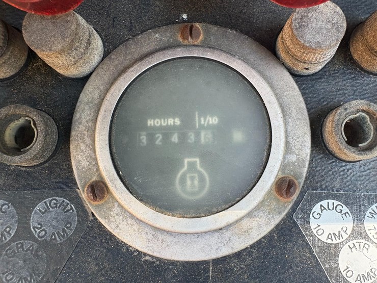 1983-john-deere-640-image-21